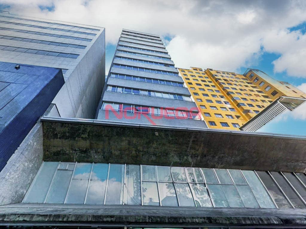 Sala Comercial à Venda em Curitiba-PR: 1 sala, 2 banheiros, 64,82 m² no Centro!